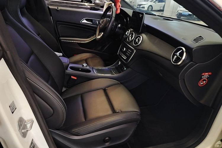 Used Mercedes-Benz CLA 2017 Facelifted CLA 200 Stylish Edition Right Front Seat