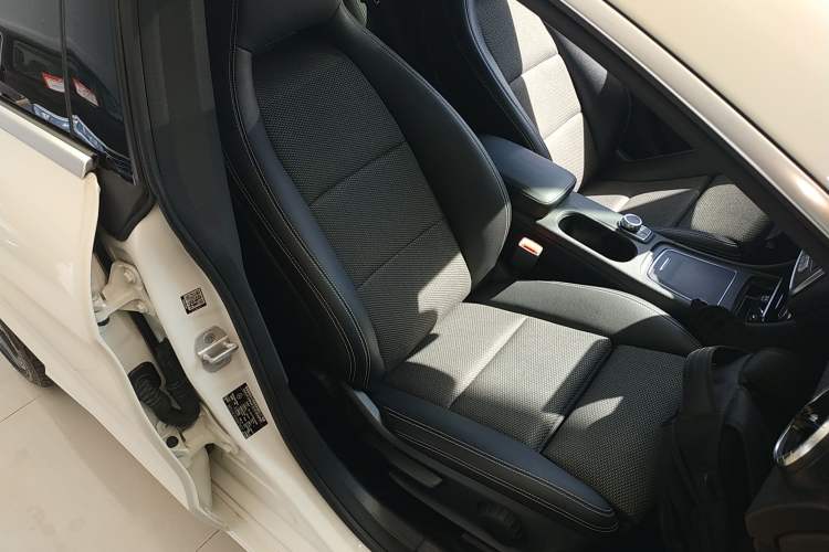 Used Mercedes-Benz CLA 2017 Facelifted CLA 180 Right Front Seat