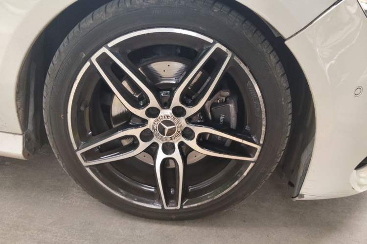 Used Mercedes-Benz CLA 2017 CLA 220 4MATIC Right Front Wheel Hub