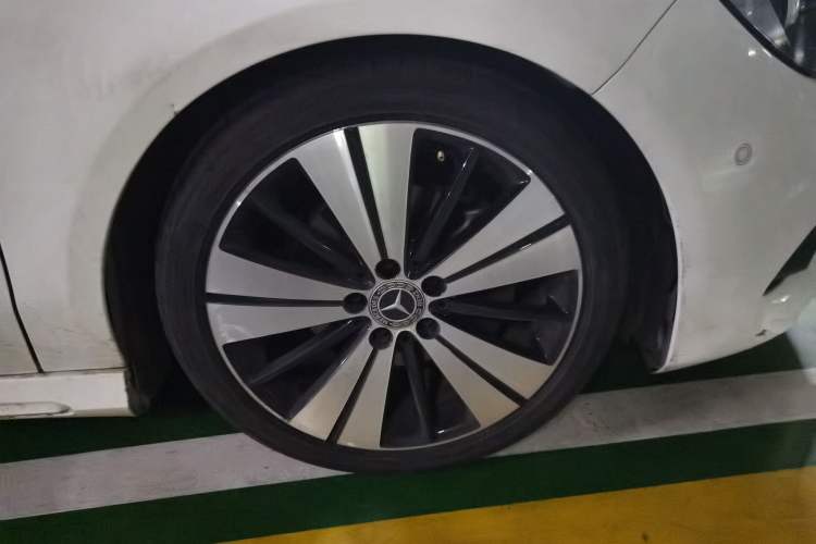 Used Mercedes-Benz CLA 2017 Facelifted CLA 200 Stylish Edition Right Front Wheel Hub