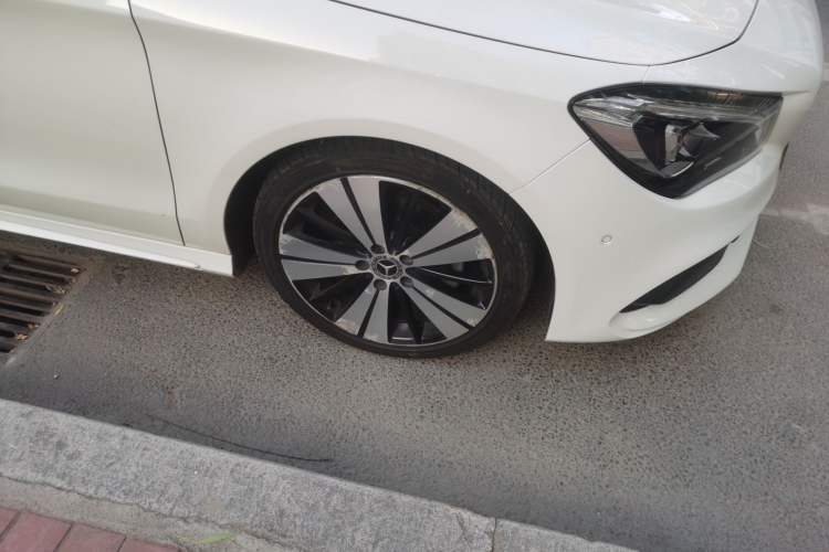 Used Mercedes-Benz CLA 2017 Facelifted CLA 200 Stylish Edition Right Front Wheel Hub