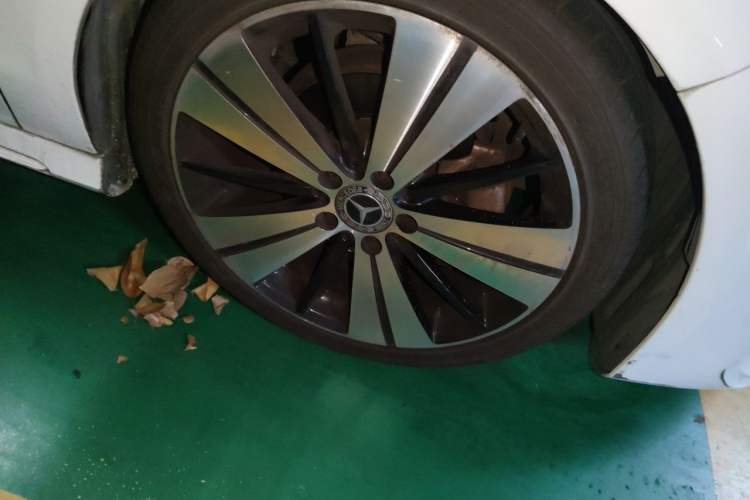 Used Mercedes-Benz CLA 2017 Facelifted CLA 200 Stylish Edition Right Front Wheel Hub