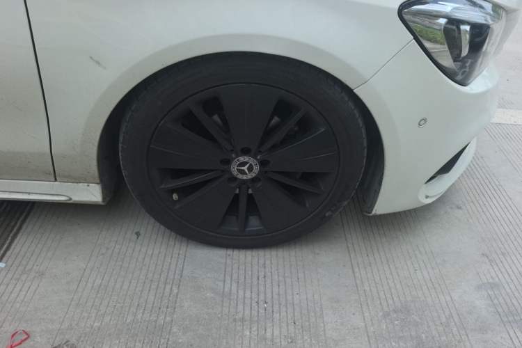 Used Mercedes-Benz CLA 2017 Facelifted CLA 200 Stylish Edition Right Front Wheel Hub