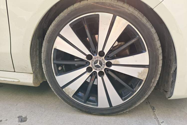 Used Mercedes-Benz CLA 2017 Facelifted CLA 200 Stylish Edition Right Front Wheel Hub