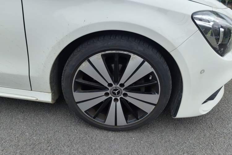 Used Mercedes-Benz CLA 2017 Facelifted CLA 200 Stylish Edition Right Front Wheel Hub