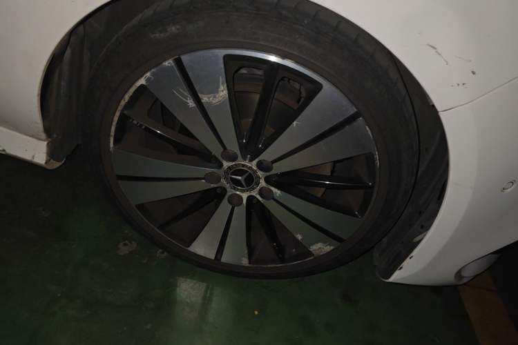 Used Mercedes-Benz CLA 2017 Facelifted CLA 200 Stylish Edition Right Front Wheel Hub