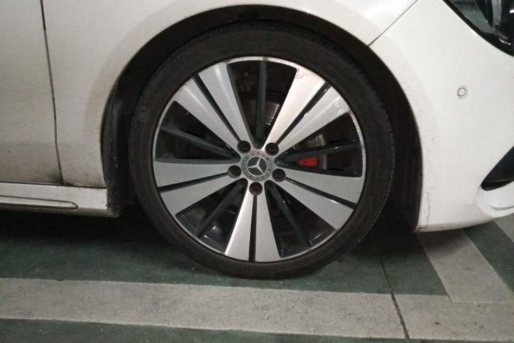 Used Mercedes-Benz CLA 2017 CLA 200 Style Edition Right Front Wheel Hub