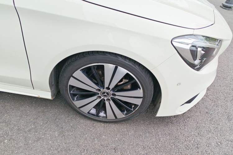 Used Mercedes-Benz CLA 2017 Facelifted CLA 200 Stylish Edition Right Front Wheel Hub