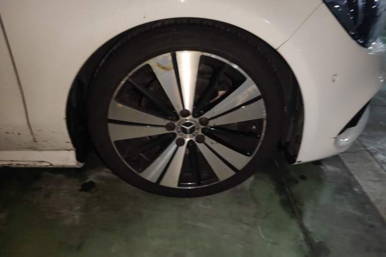 Used Mercedes-Benz CLA 2017 Facelifted CLA 200 Stylish Edition Right Front Wheel Hub