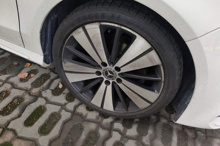 Used Mercedes-Benz CLA 2017 Facelifted CLA 200 Stylish Edition Right Front Wheel Hub