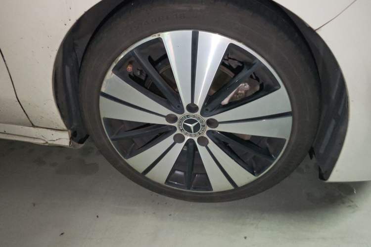 Used Mercedes-Benz CLA 2017 Facelifted CLA 200 Stylish Edition Right Front Wheel Hub
