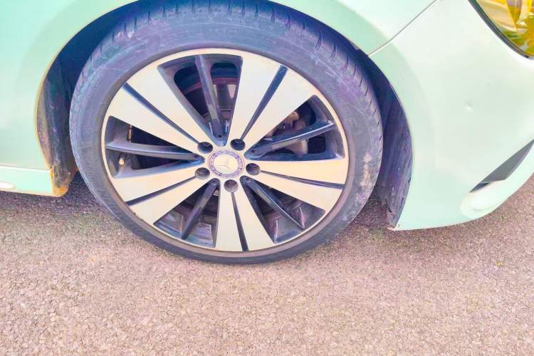 Used Mercedes-Benz CLA 2017 Facelifted CLA 200 Stylish Edition Right Front Wheel Hub