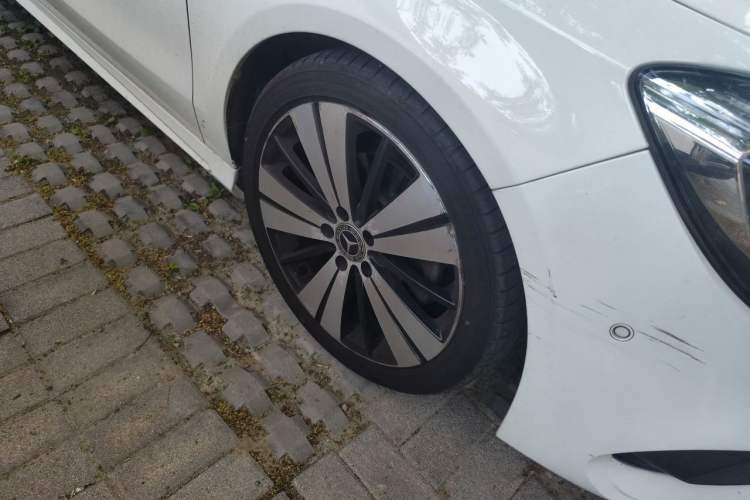 Used Mercedes-Benz CLA 2017 Facelifted CLA 200 Stylish Edition Right Front Wheel Hub