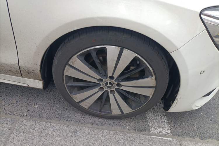 Used Mercedes-Benz CLA 2017 Facelifted CLA 200 Stylish Edition Right Front Wheel Hub