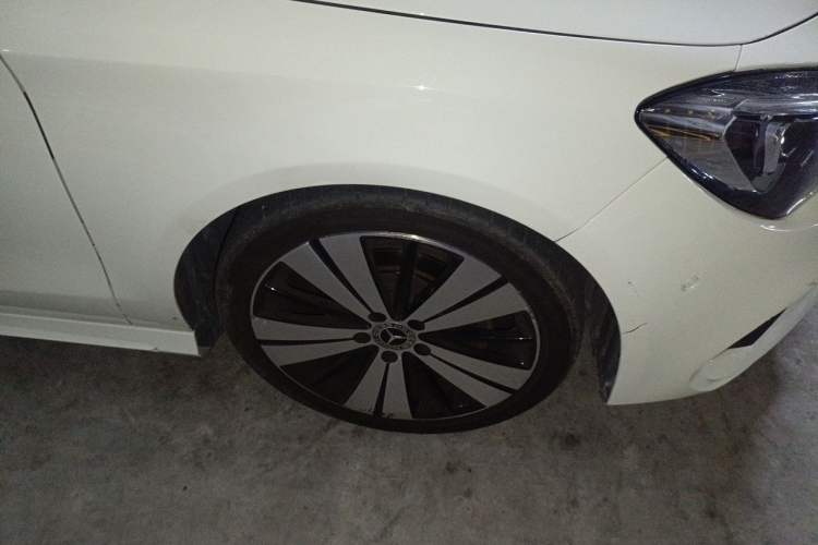 Used Mercedes-Benz CLA 2017 Facelifted CLA 200 Stylish Edition Right Front Wheel Hub