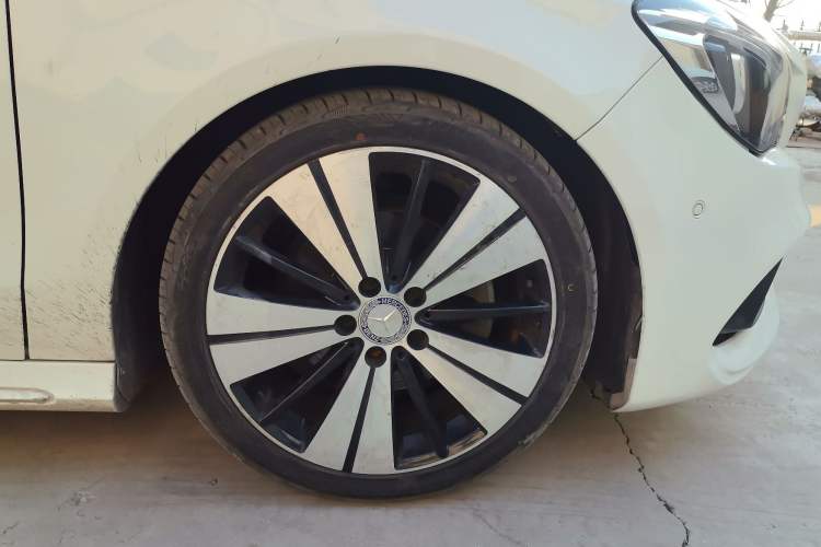 Used Mercedes-Benz CLA 2017 Facelifted CLA 200 Stylish Edition Right Front Wheel Hub