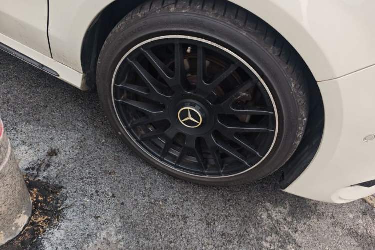 Used Mercedes-Benz CLA 2017 Facelifted CLA 200 Stylish Edition Right Front Wheel Hub