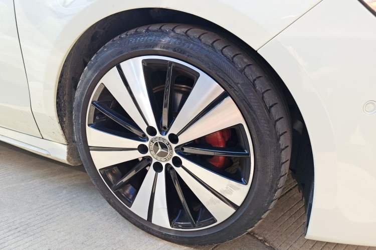 Used Mercedes-Benz CLA 2017 Facelifted CLA 200 Stylish Edition Right Front Wheel Hub