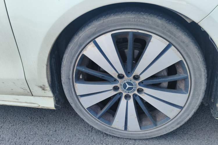 Used Mercedes-Benz CLA 2017 Facelifted CLA 200 Stylish Edition Right Front Wheel Hub