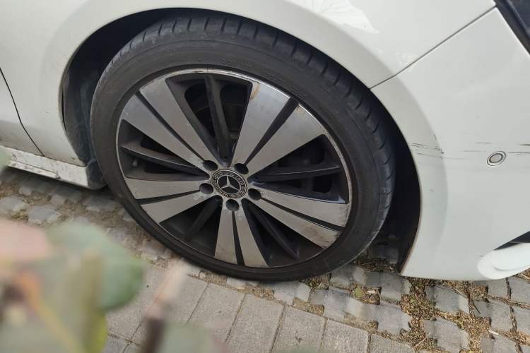 Used Mercedes-Benz CLA 2017 Facelifted CLA 200 Stylish Edition Right Front Wheel Hub
