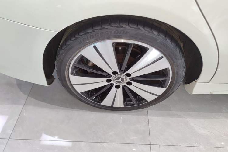 Used Mercedes-Benz CLA 2017 Facelifted CLA 200 Stylish Edition Right Rear Wheel Hub