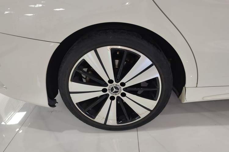 Used Mercedes-Benz CLA 2017 Facelifted CLA 200 Stylish Edition Right Rear Wheel Hub