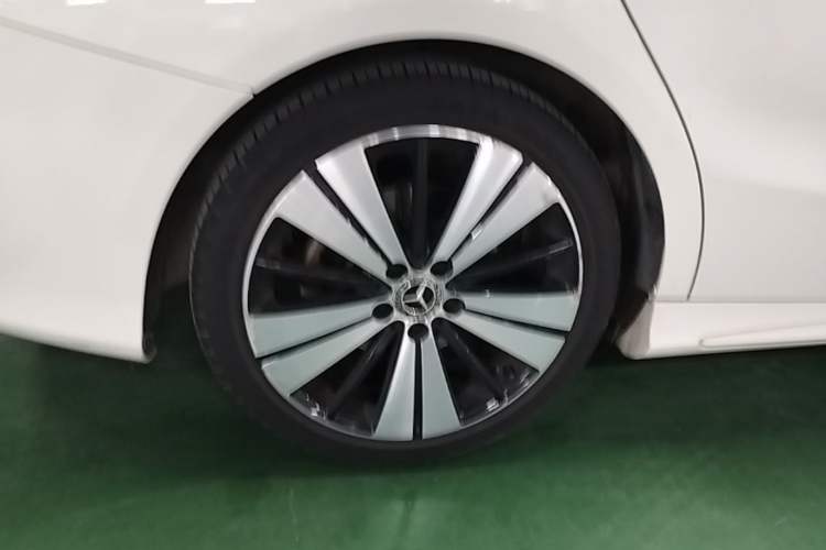 Used Mercedes-Benz CLA 2017 Facelifted CLA 200 Stylish Edition Right Rear Wheel Hub