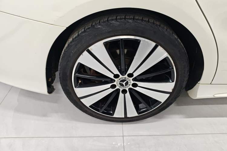 Used Mercedes-Benz CLA 2017 Facelifted CLA 200 Stylish Edition Right Rear Wheel Hub