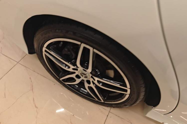 Used Mercedes-Benz CLA 2017 CLA 220 4MATIC Polar Limited Edition Right Rear Wheel Hub
