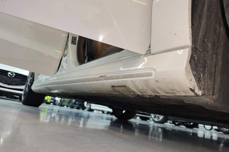 Used Mercedes-Benz CLA 2017 CLA 260 4MATIC Right Side Sill