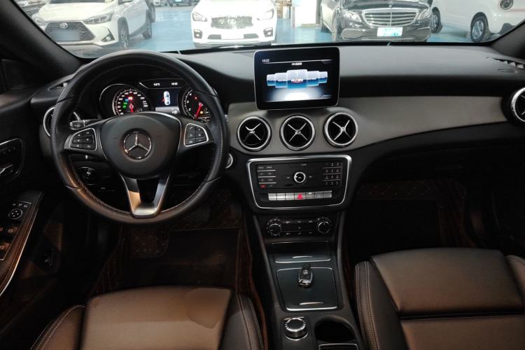 Used Mercedes-Benz CLA 2018 CLA 200 Style Edition Center Console