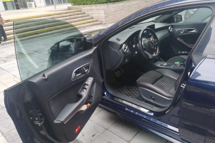 Used Mercedes-Benz CLA 2018 CLA 220 4MATIC Driver Seat