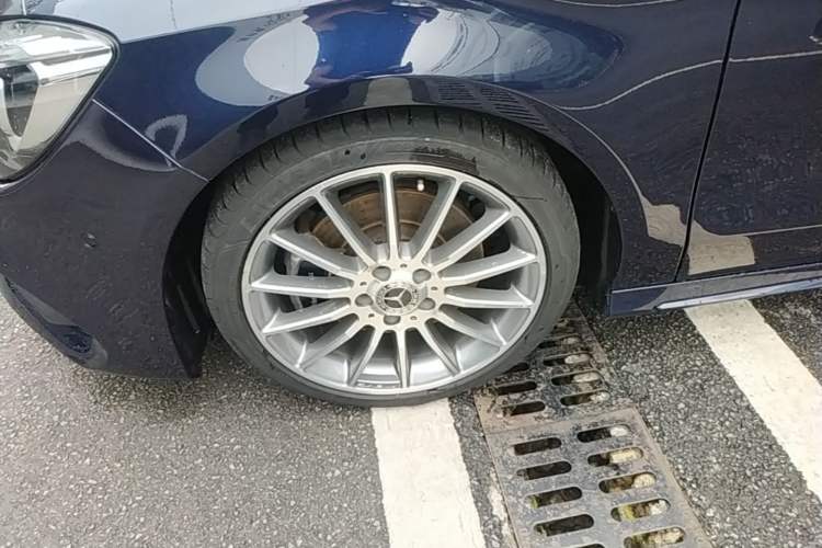 Used Mercedes-Benz CLA 2018 CLA 220 4MATIC Left Front Wheel Hub