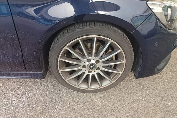 Used Mercedes-Benz CLA 2018 CLA 220 4MATIC Right Front Wheel Hub
