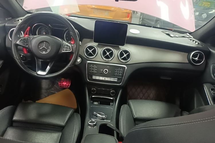 Used Mercedes-Benz CLA 2018 CLA 200 Style Edition Center Console