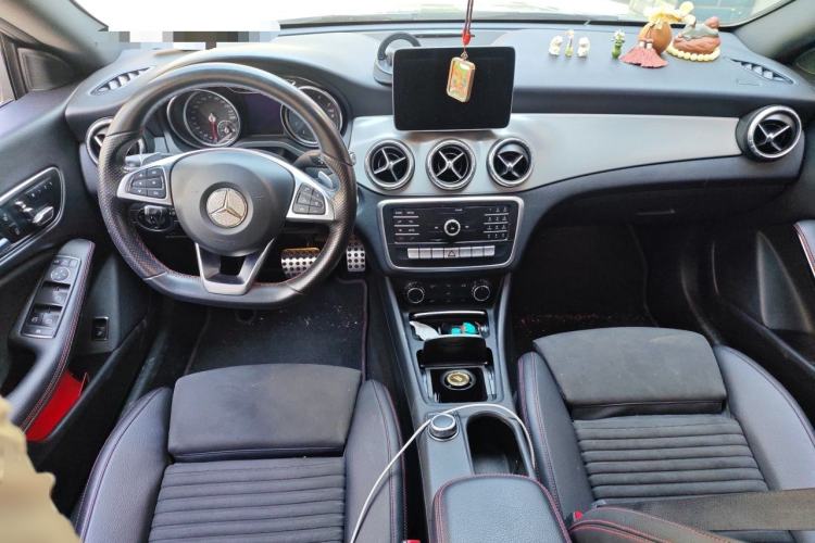 Used Mercedes-Benz CLA 2018 CLA 220 4MATIC Center Console