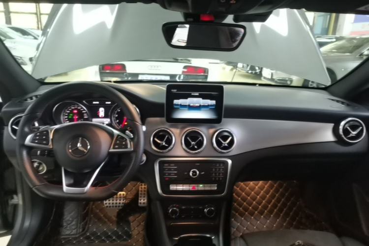 Used Mercedes-Benz CLA 2018 CLA 220 4MATIC Center Console