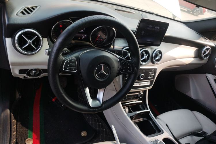 Used Mercedes-Benz CLA 2018 CLA 200 Style Edition Center Console