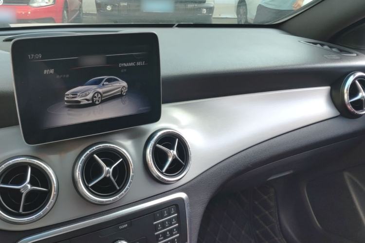 Used Mercedes-Benz CLA 2018 CLA 220 4MATIC Center Console