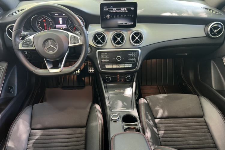 Used Mercedes-Benz CLA 2018 CLA 220 4MATIC Interior 1