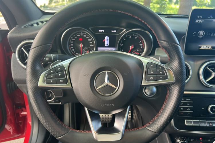 Used Mercedes-Benz CLA 2018 CLA 220 4MATIC Interior 12