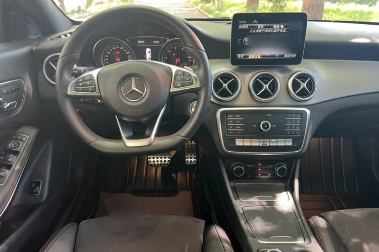 Used Mercedes-Benz CLA 2018 CLA 220 4MATIC Interior 2