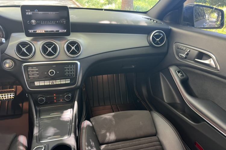 Used Mercedes-Benz CLA 2018 CLA 220 4MATIC Interior 7