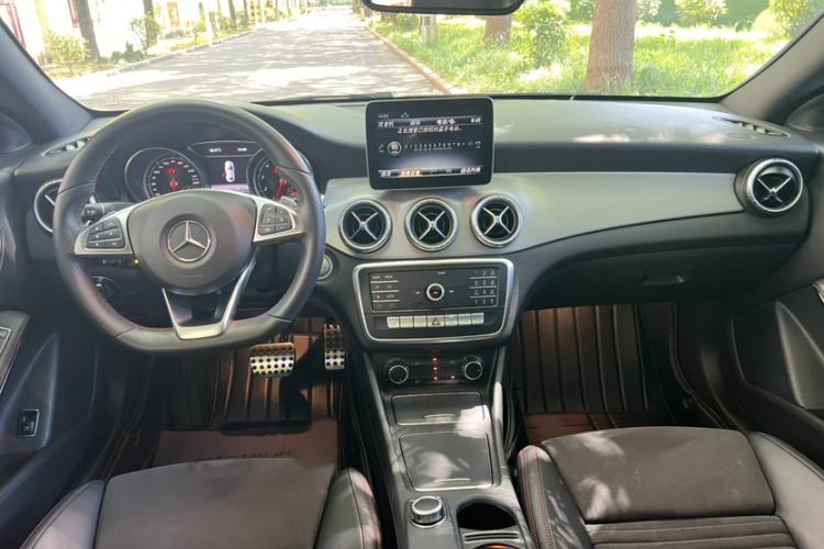 Used Mercedes-Benz CLA 2018 CLA 220 4MATIC Interior 8