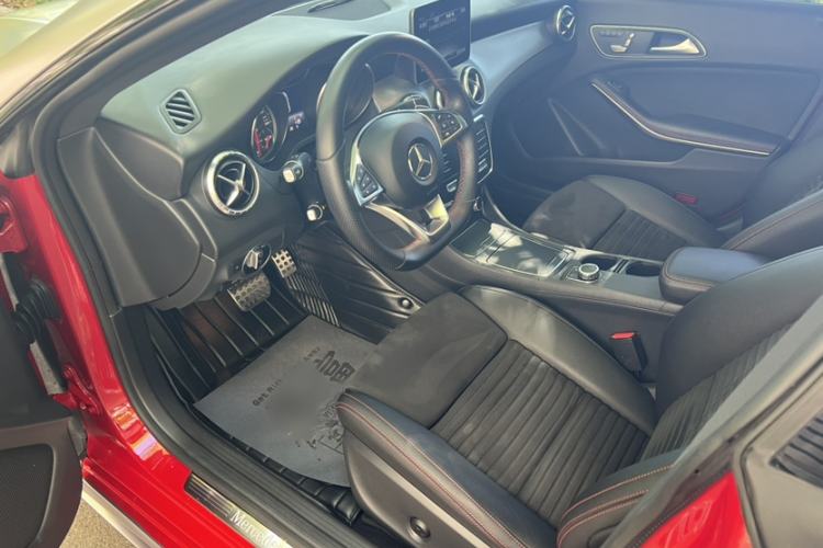 Used Mercedes-Benz CLA 2018 CLA 220 4MATIC Interior 9