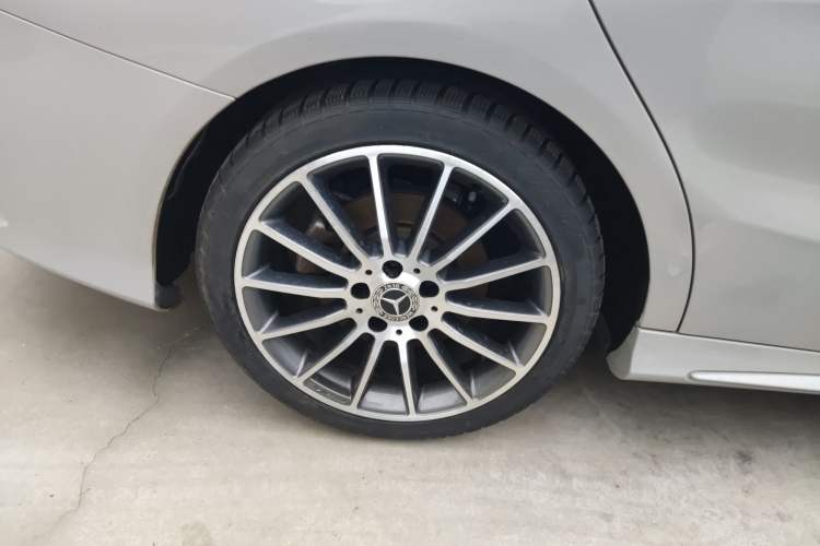 Used Mercedes-Benz CLA 2018 CLA 220 4MATIC Right Rear Wheel Hub