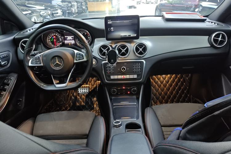 Used Mercedes-Benz CLA 2018 CLA 220 4MATIC Center Console