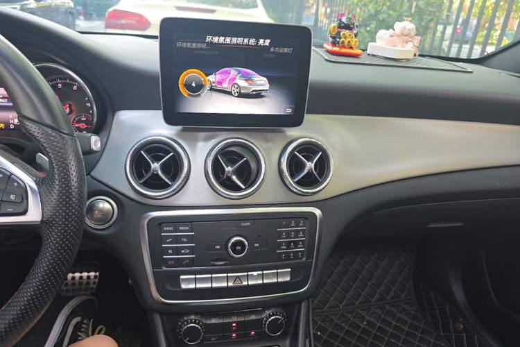 Used Mercedes-Benz CLA 2018 CLA 220 4MATIC Audio And AC Panel