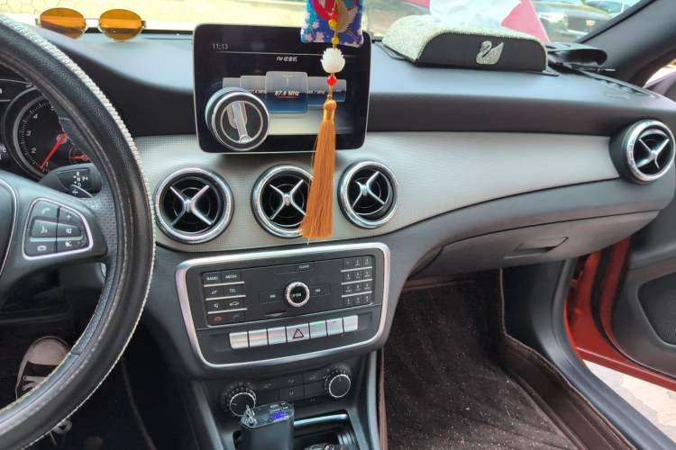 Used Mercedes-Benz CLA 2018 CLA 200 Style Edition Audio And AC Panel
