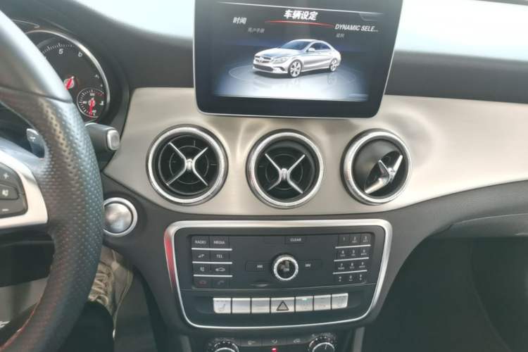Used Mercedes-Benz CLA 2018 CLA 220 4MATIC Audio And AC Panel